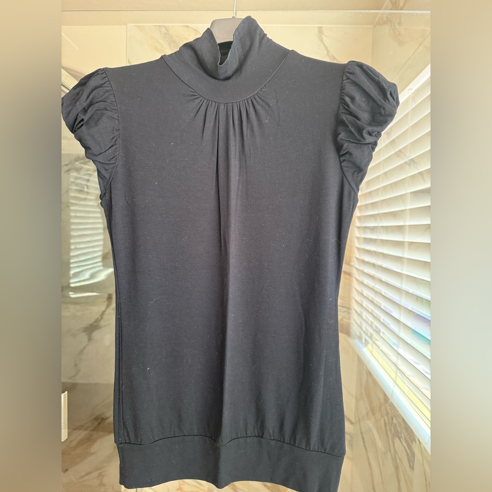 Chic 🖤Black Ruffled Sleeve Blouse